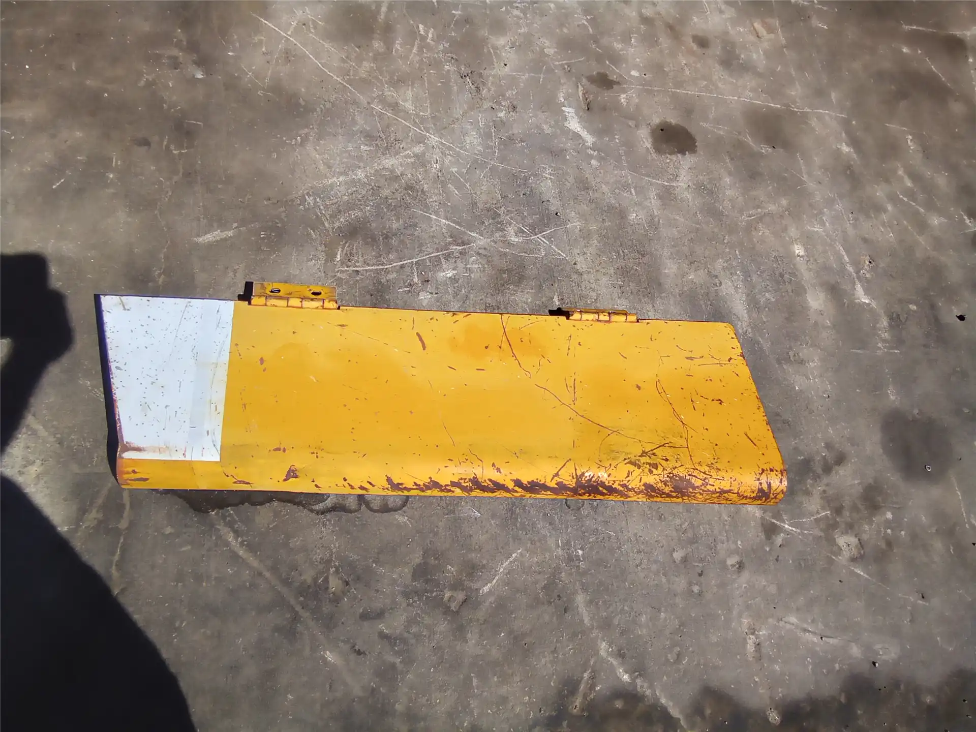 USED RH DOOR image 2