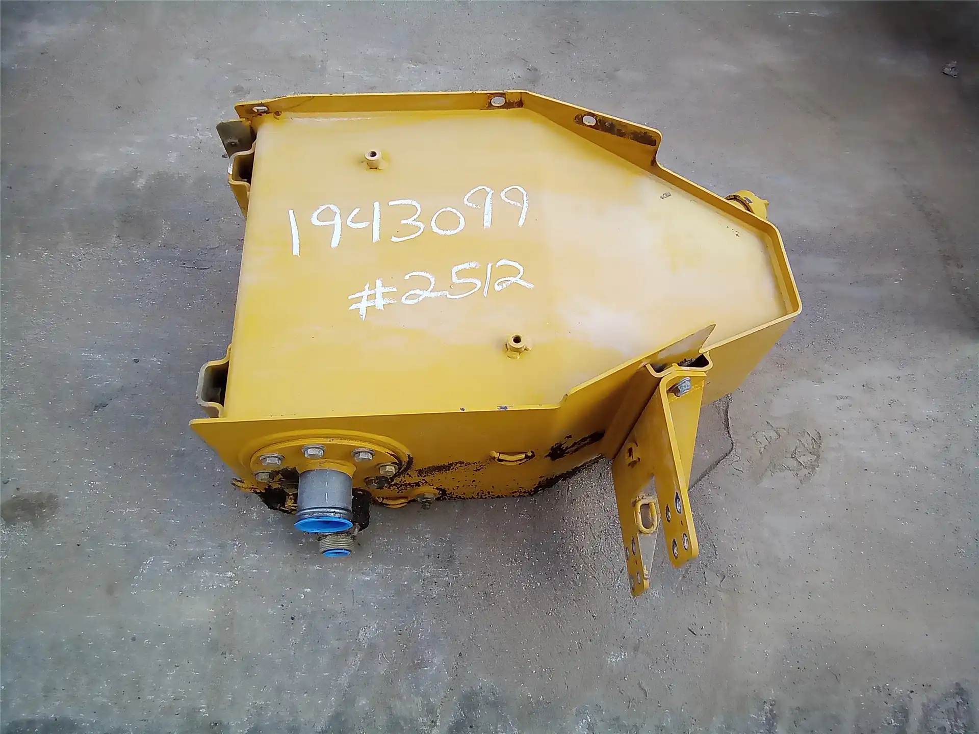 USED HYD TANK indicator image 1