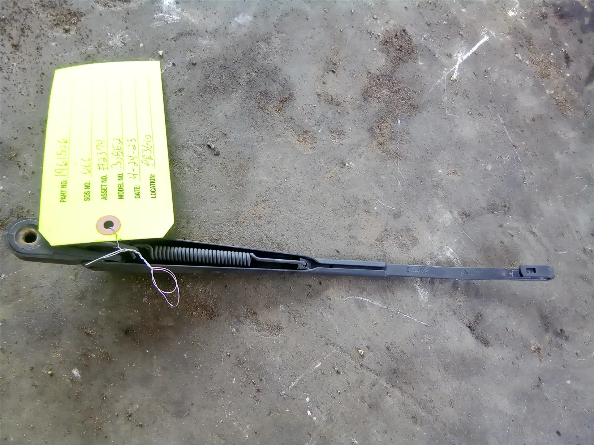 USED WIPER ARM image 2