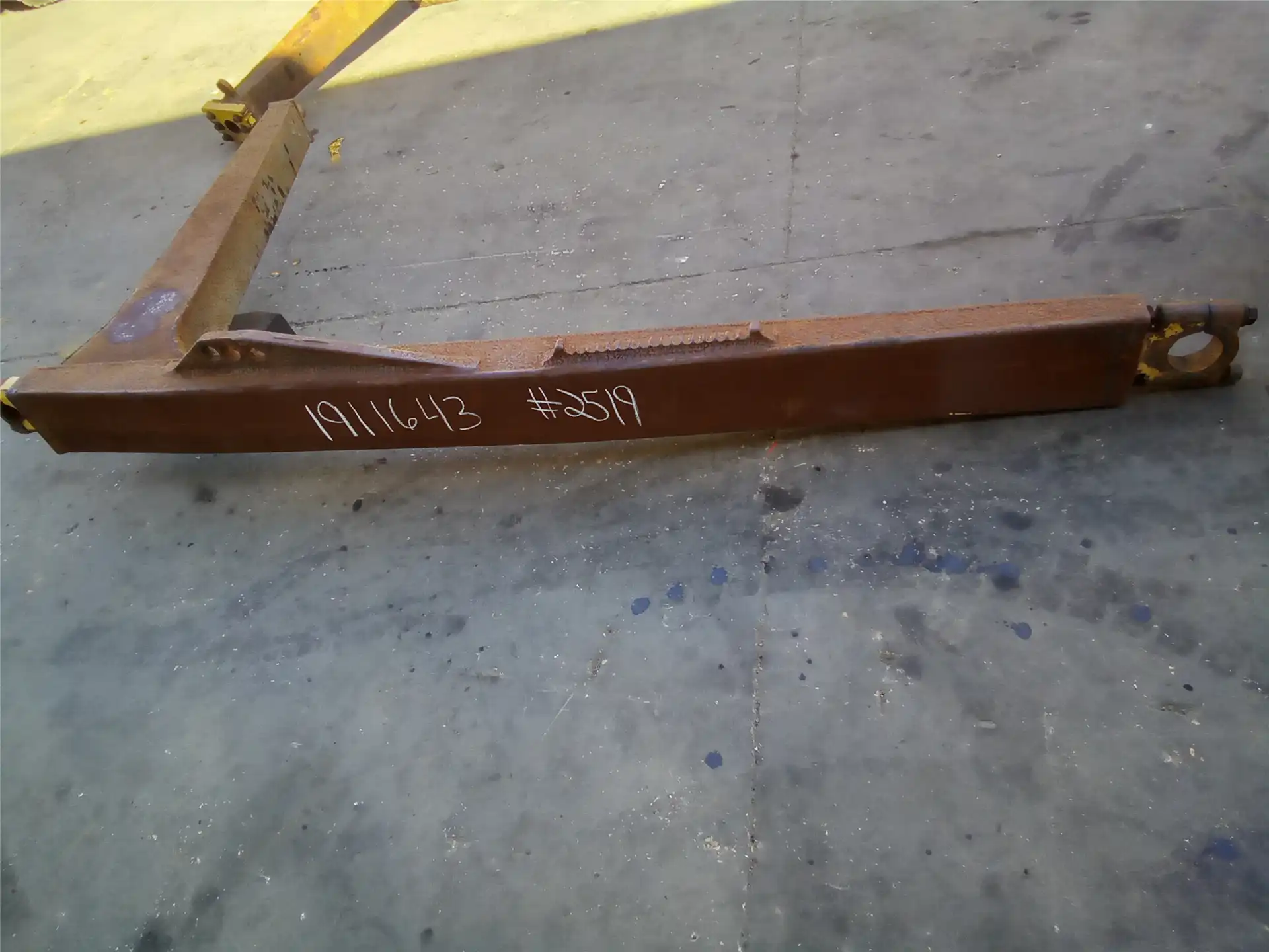 USED LH PUSH ARM image 3