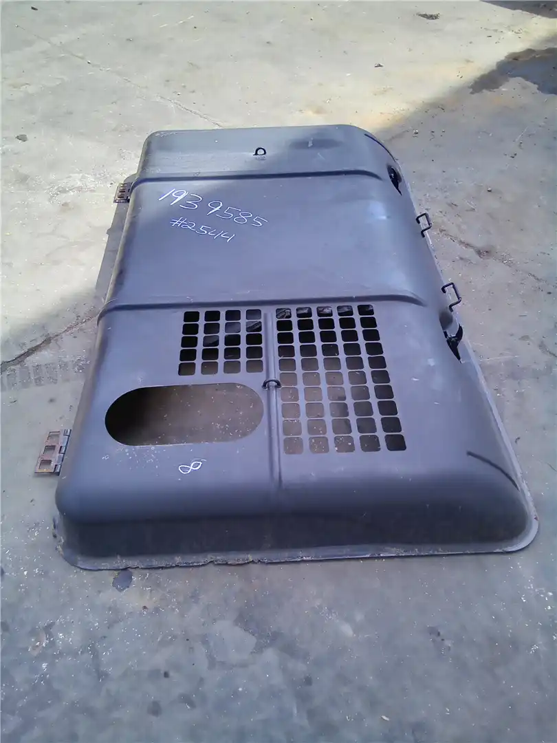 USED ENGINE HOOD image 2