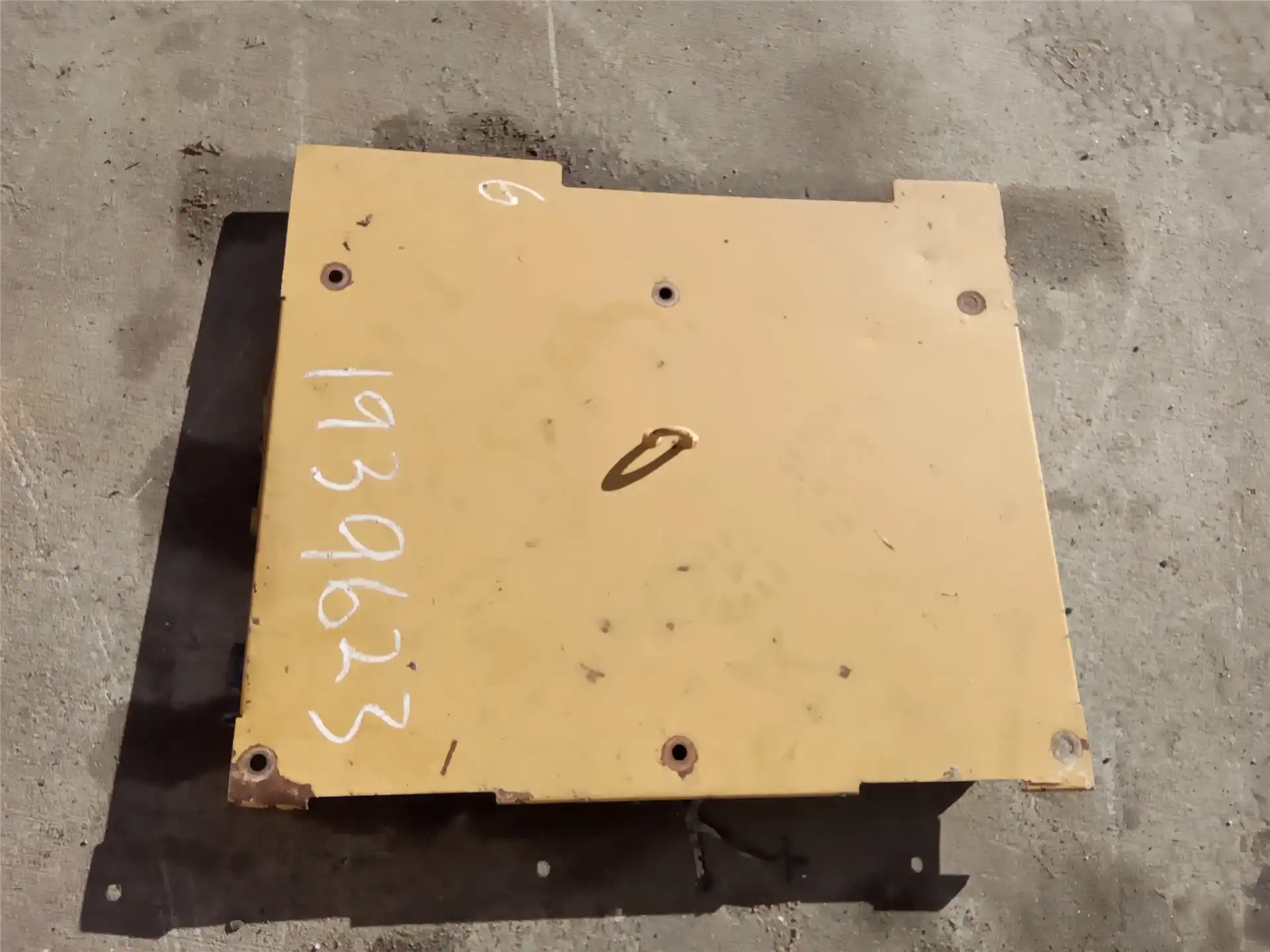 USED PANEL BEHIND indicator image 1