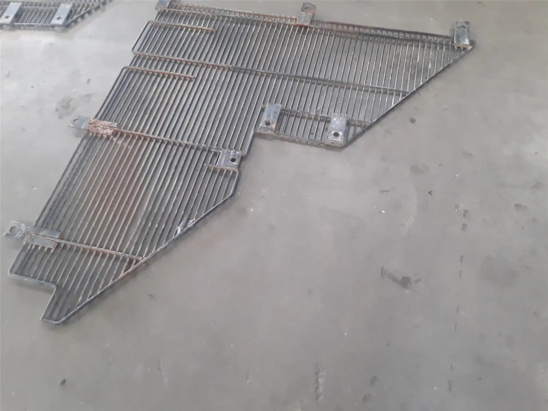 USED FAN GUARD image 2