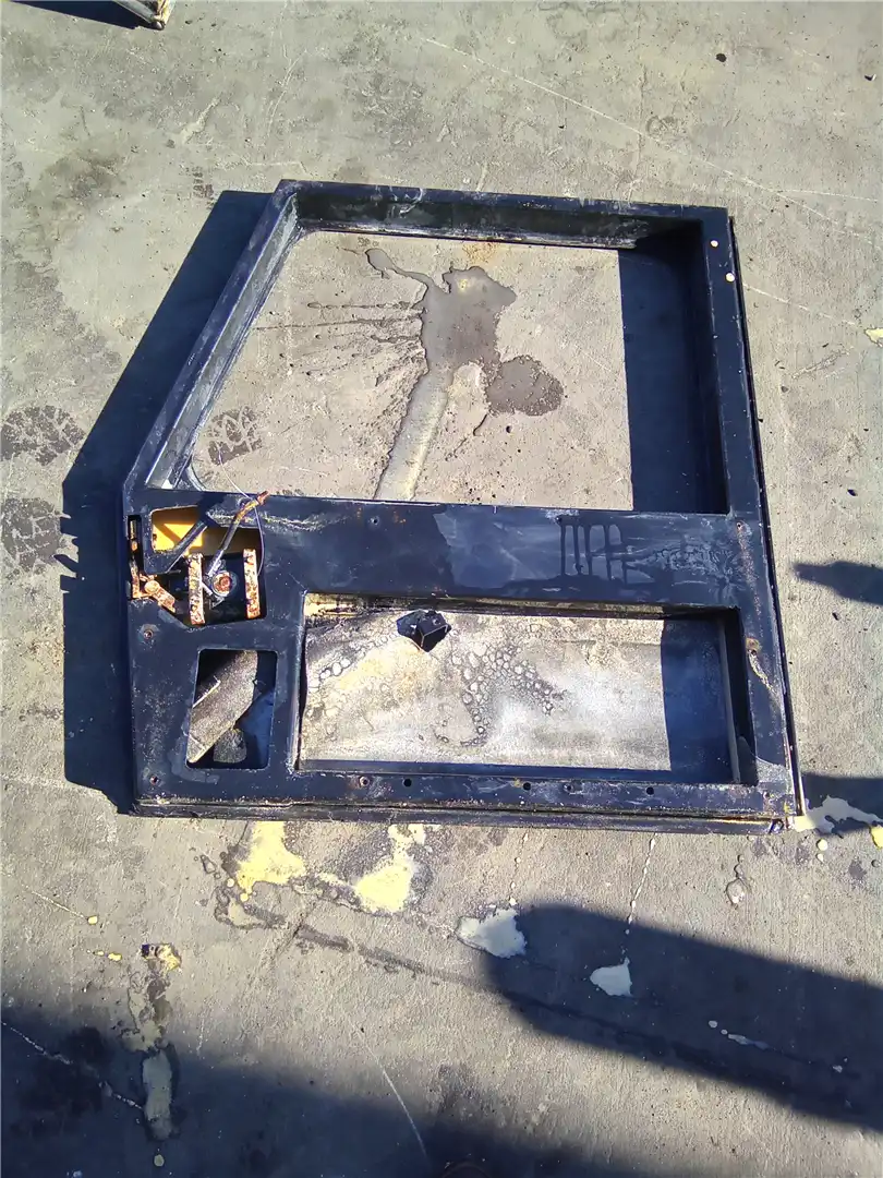 USED RH CAB DOOR image 2