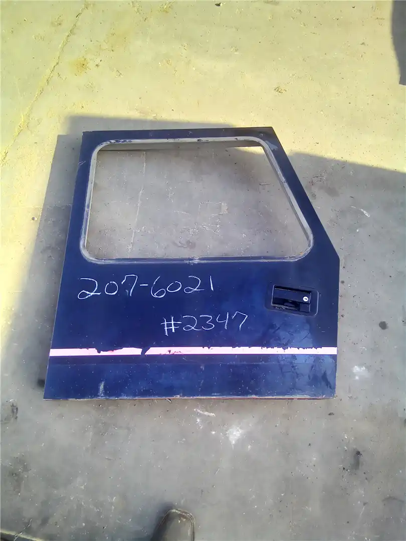 USED RH CAB DOOR image 3