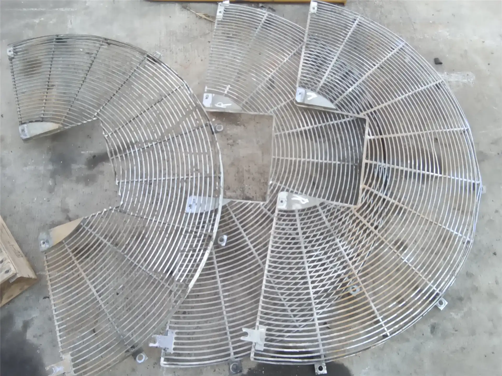 USED FAN GUARD indicator image 1