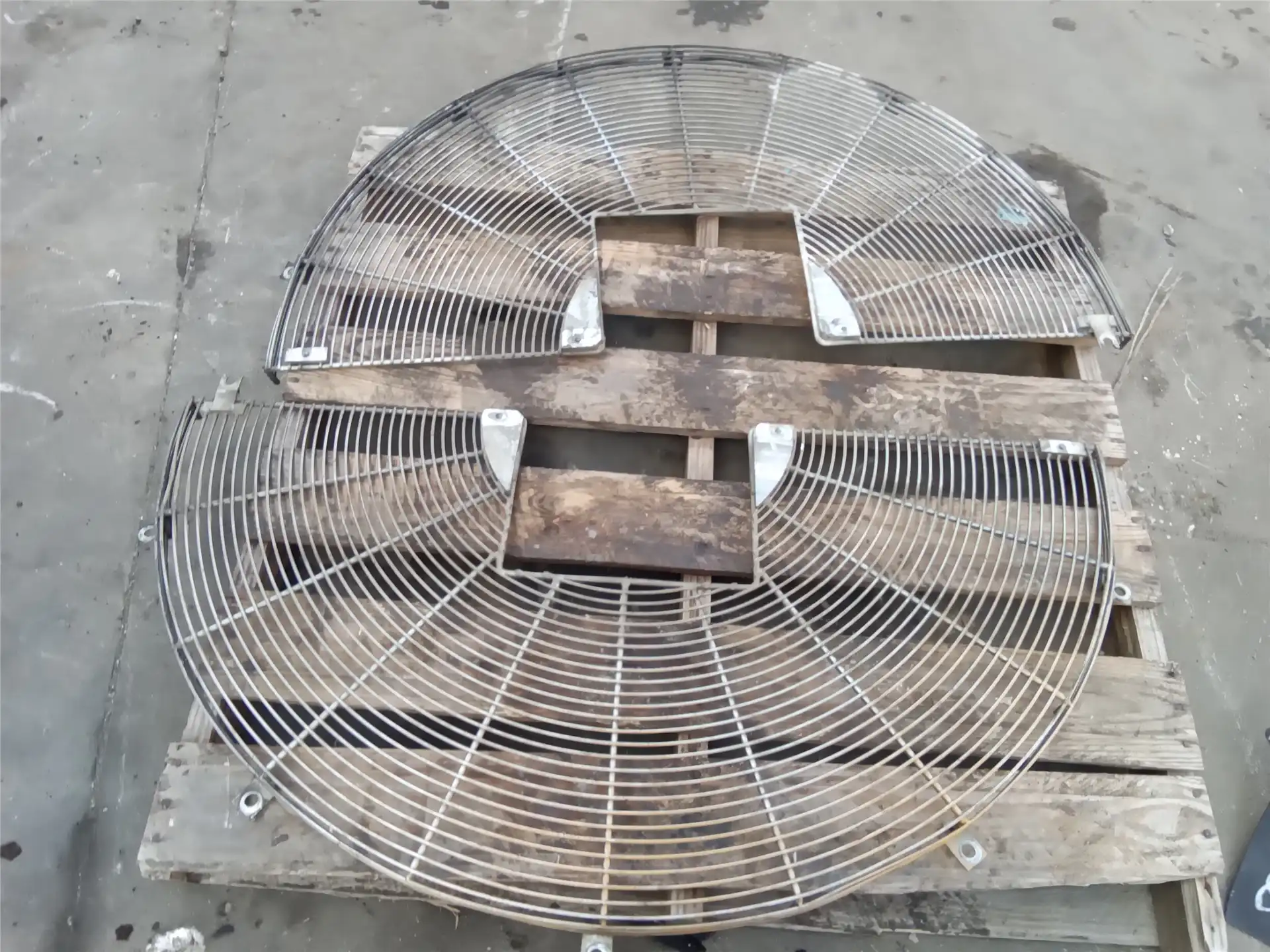 USED FAN GUARD image 2