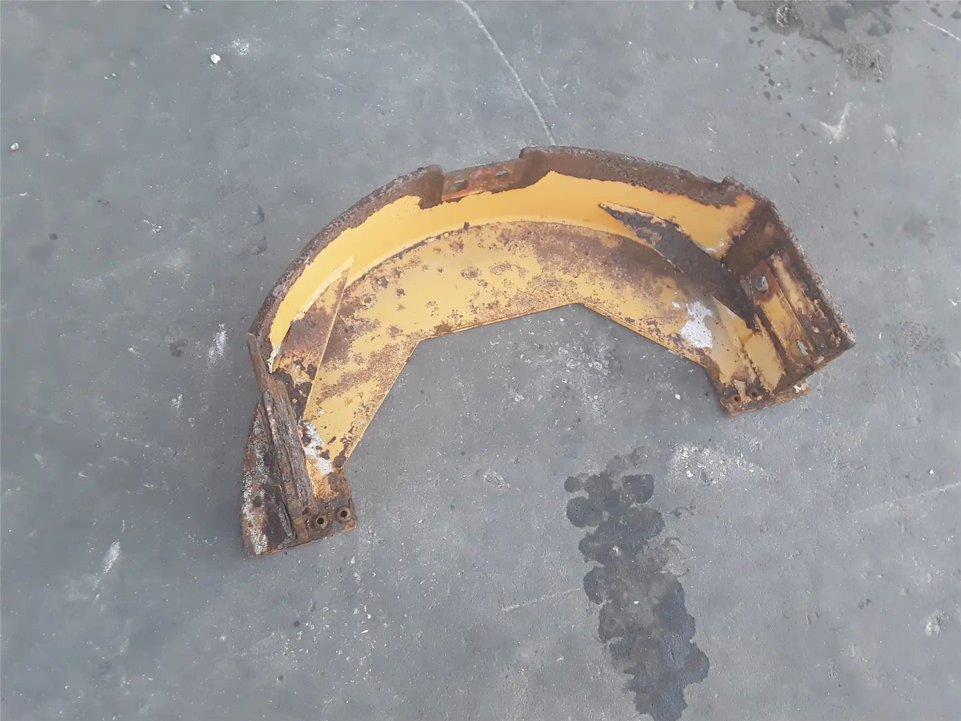 USED FRONT AXLE GU image 2