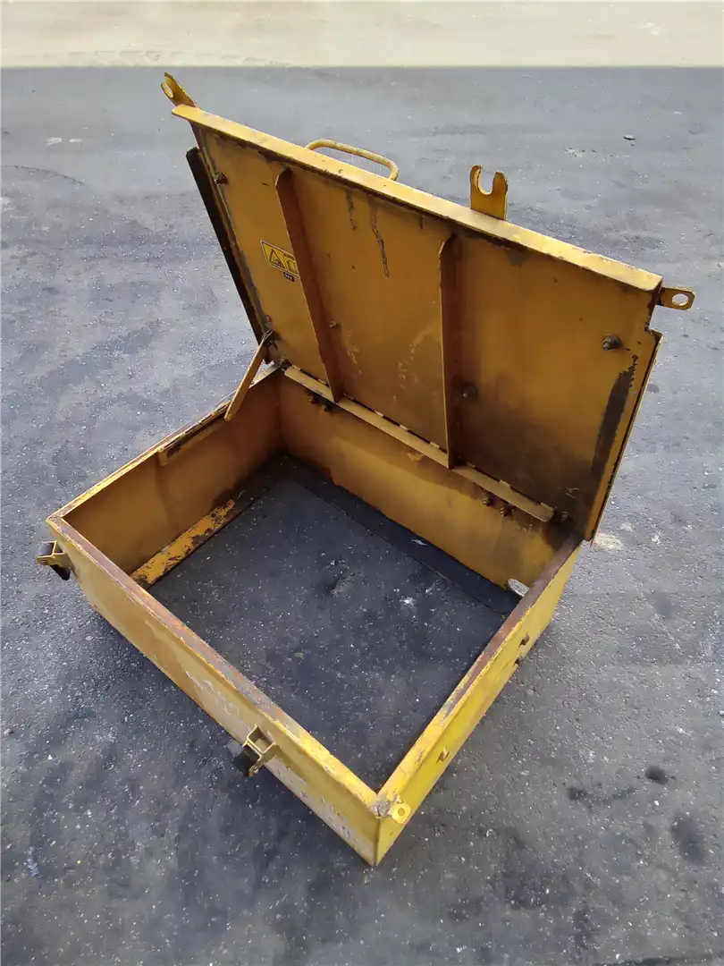 USED BATTERY BOX image 2