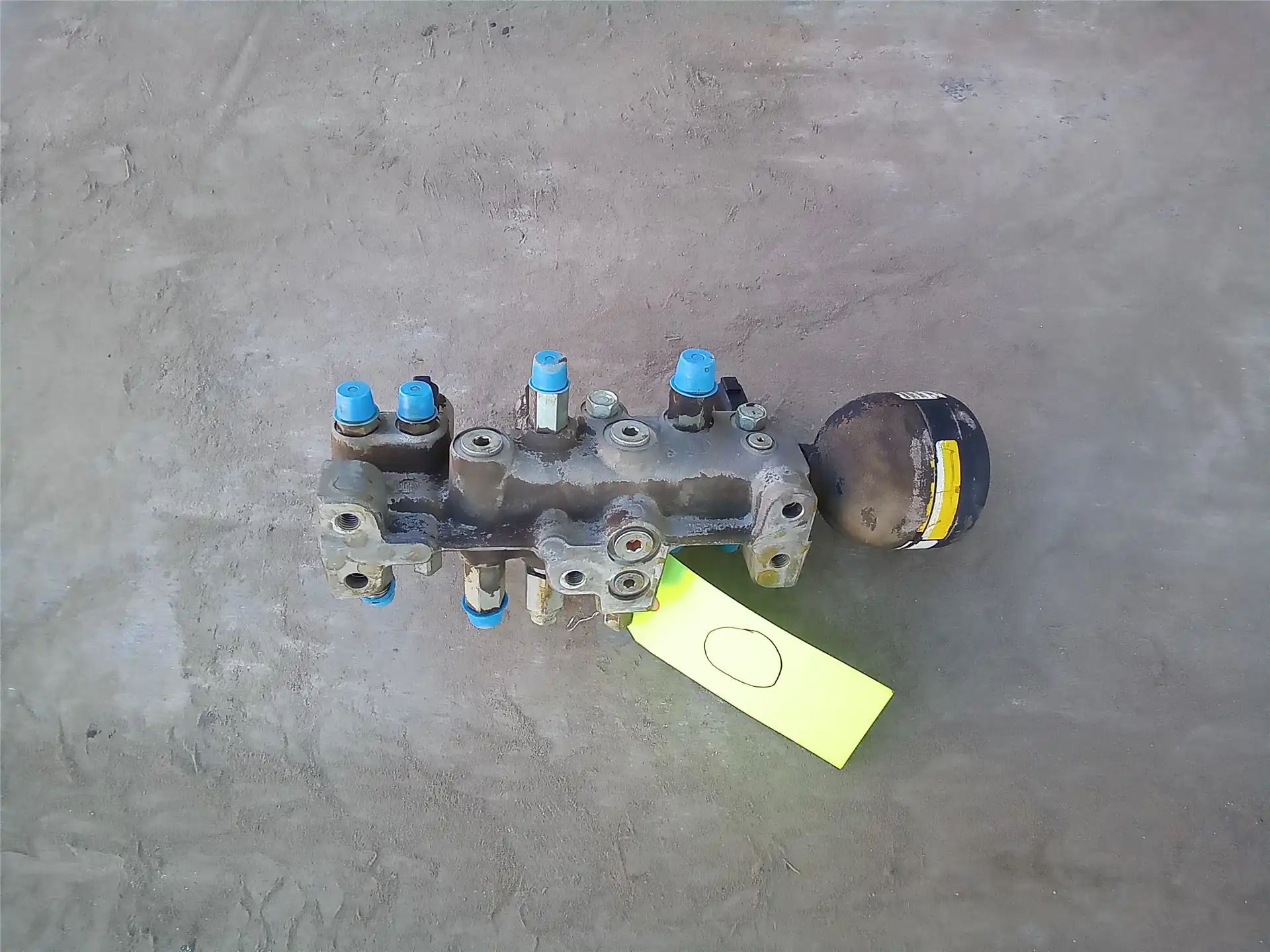 USED MANIFOLD GP image 4