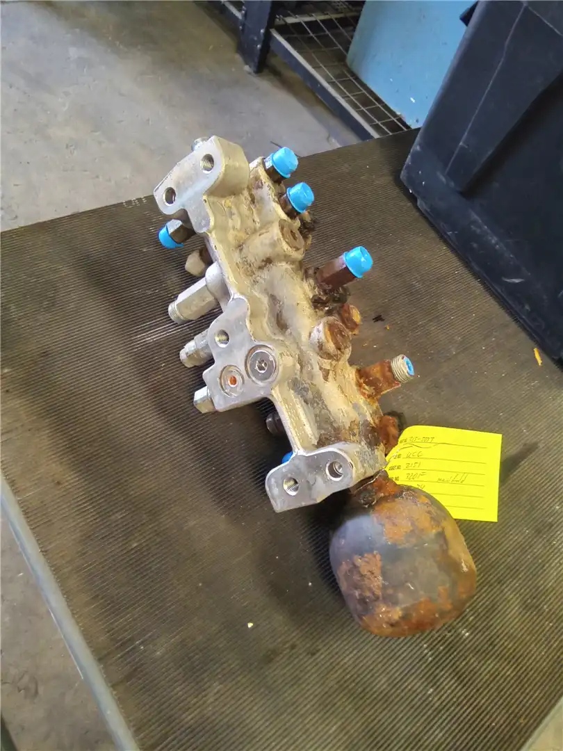 USED MANIFOLD GP image 2