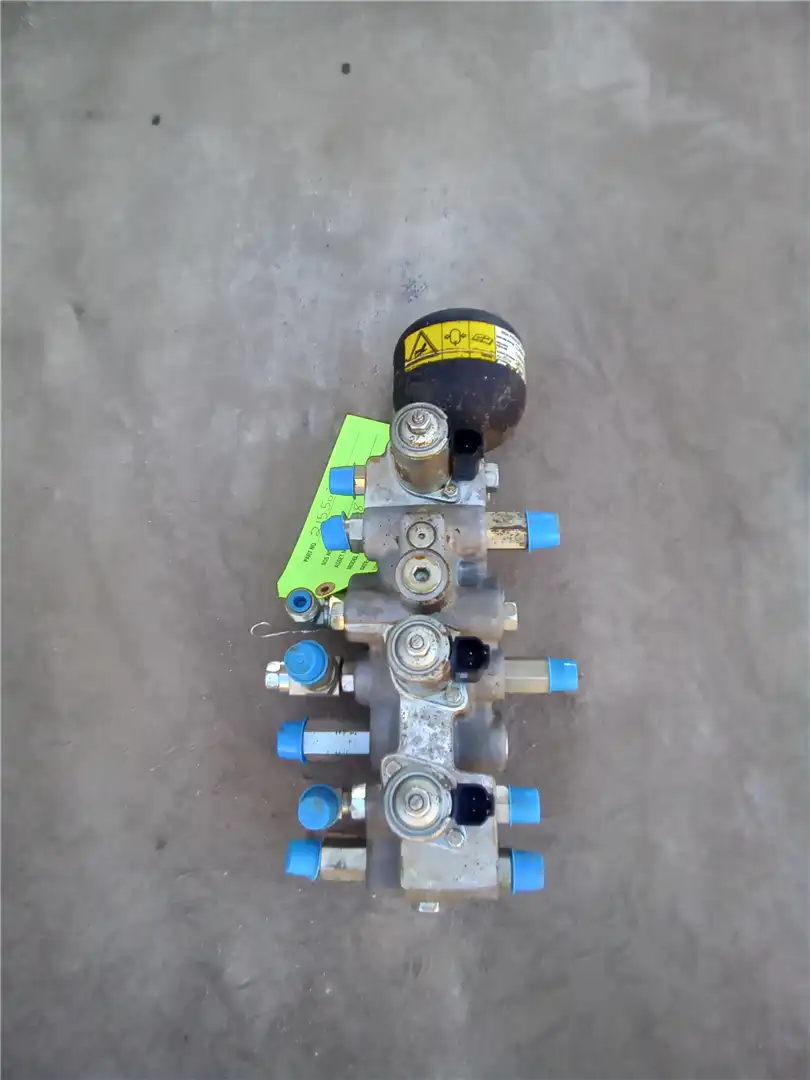 USED MANIFOLD GP image 3