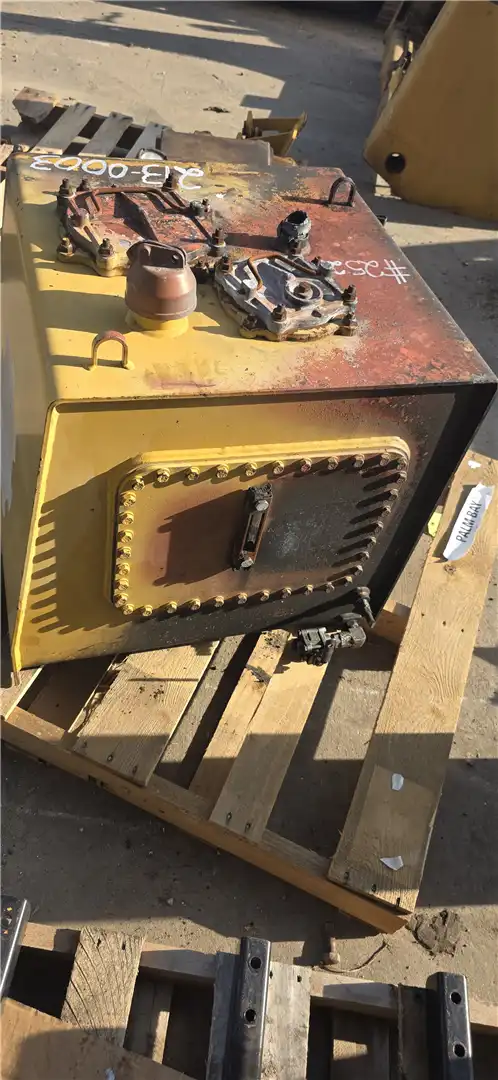 USED HYD TANK image 2