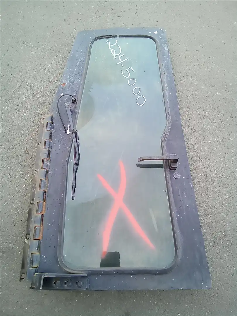 USED LH CAB DOOR image 4