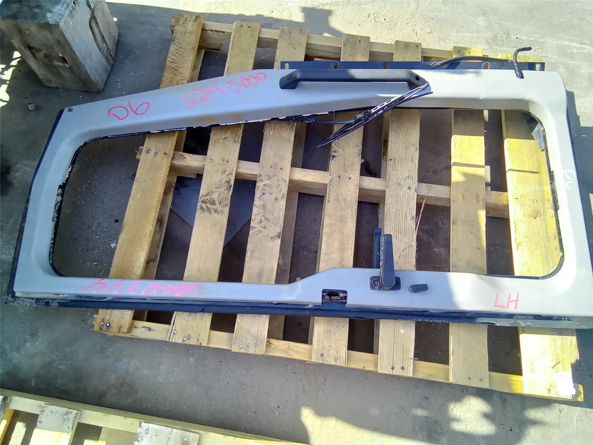 USED LH CAB DOOR image 2