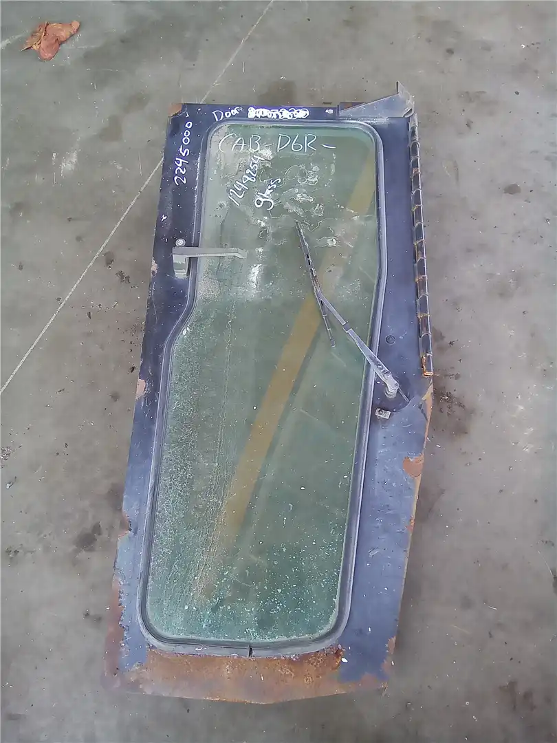 USED LH CAB DOOR image 3