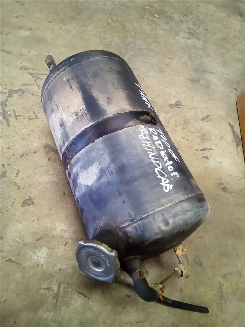USED COOLANT TANK image 2