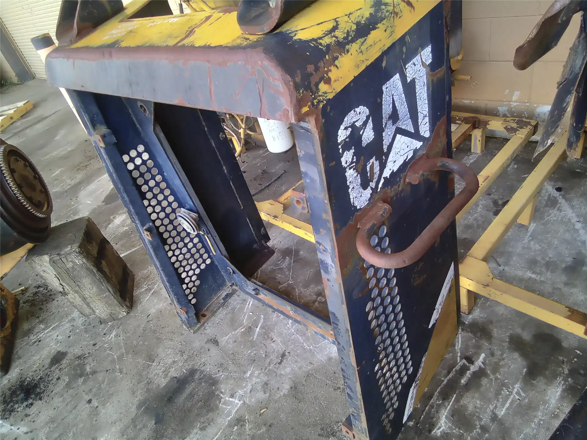 USED RADIATOR GUAR indicator image 1