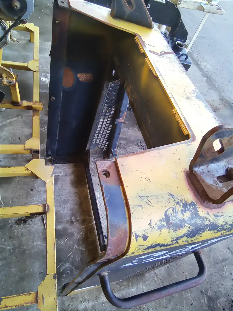 USED RADIATOR GUAR image 2