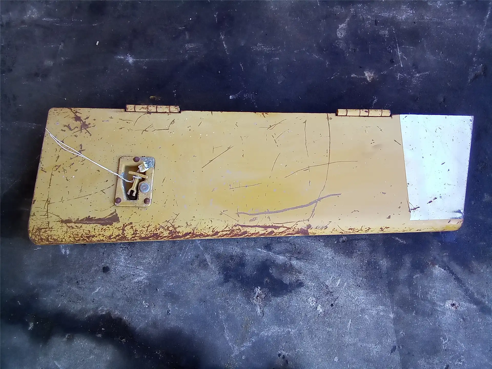 USED LH DOOR image 2