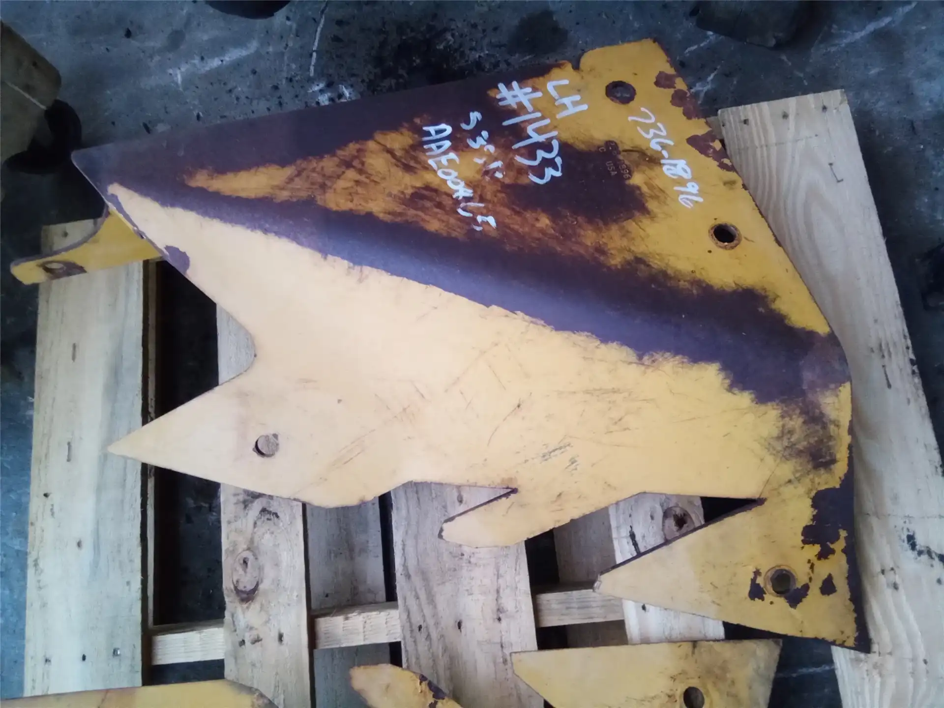 USED LH GUARD image 2