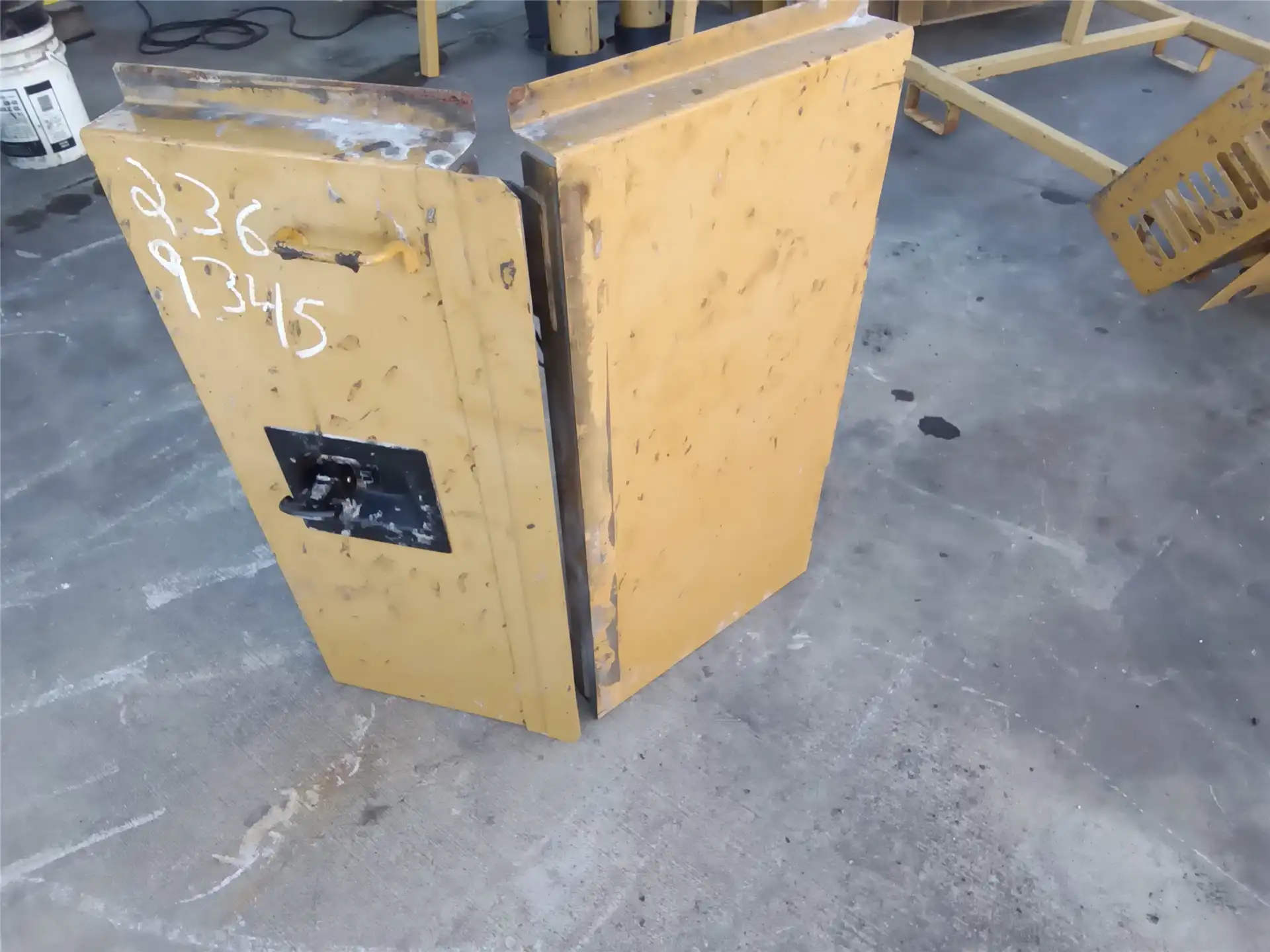 USED ACCESS DOOR E image 2