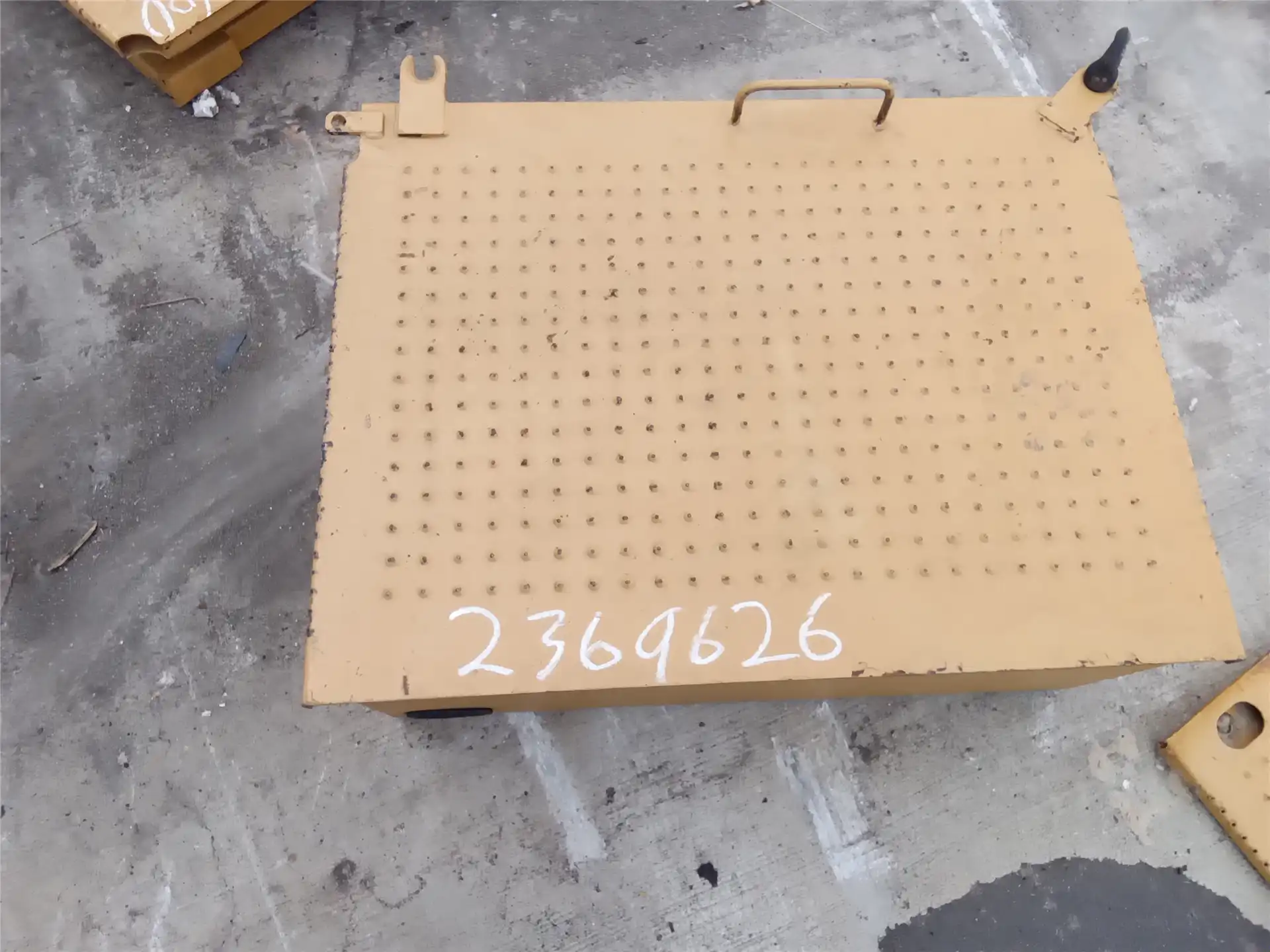 USED BATTERY BOX image 2