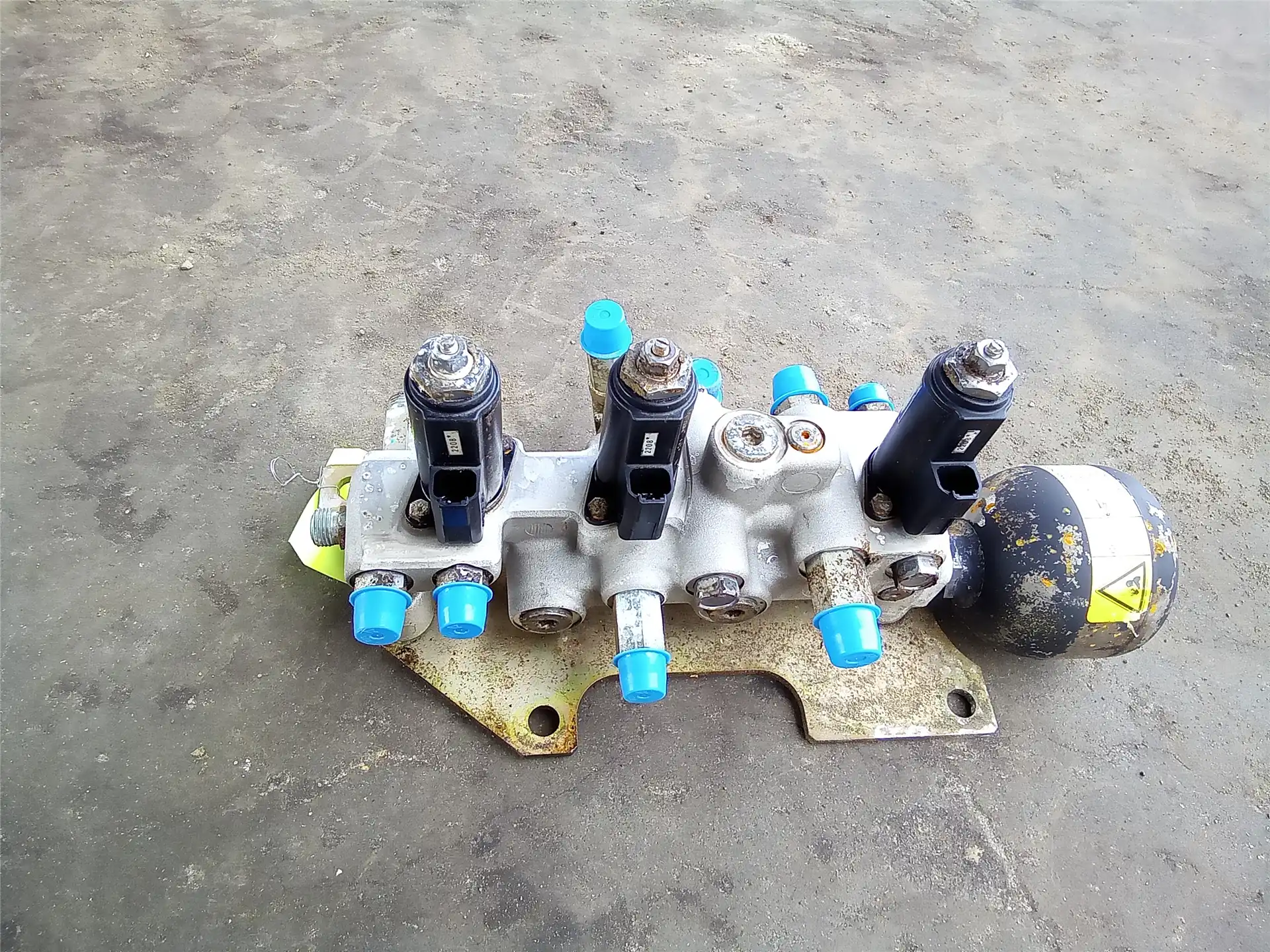 USED MANIFOLD GP image 4