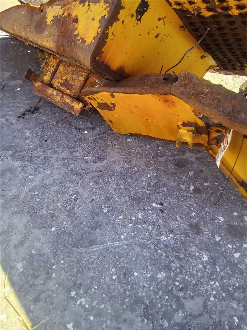 USED LH FENDER image 2