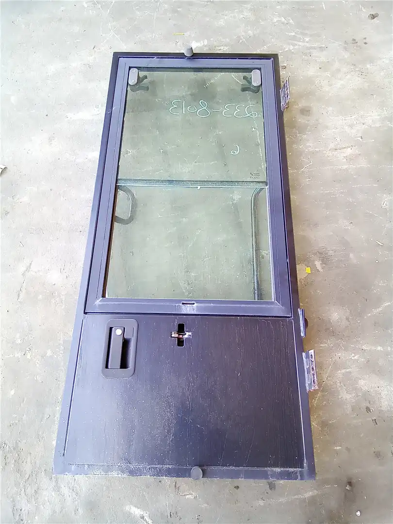 USED LH CAB DOOR image 2
