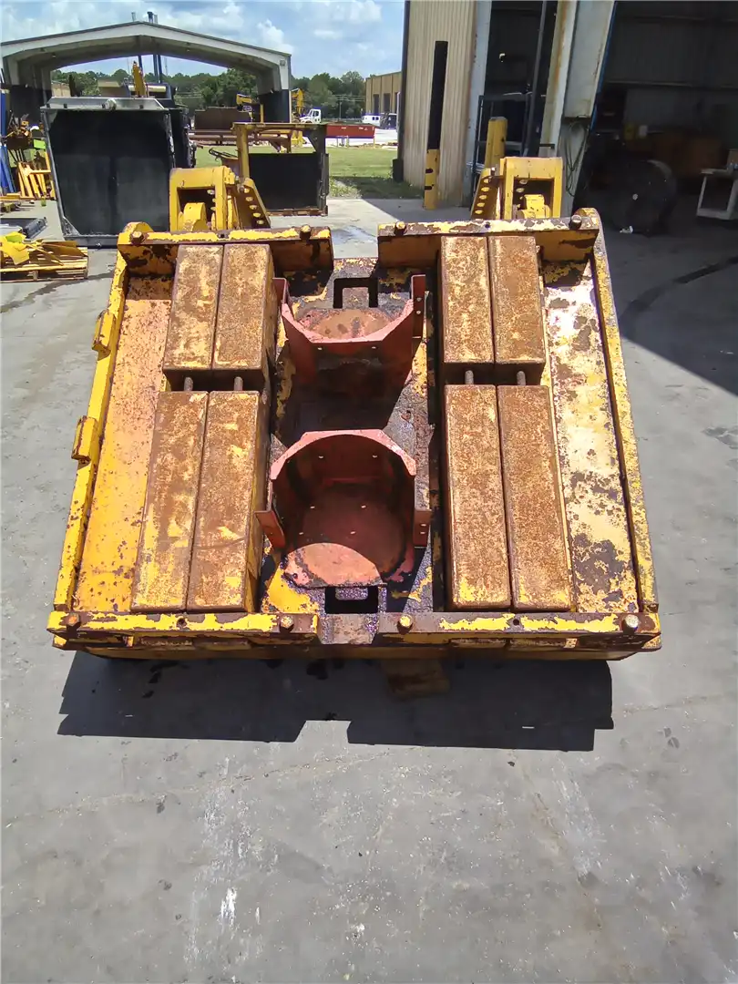 USED COUNTERWEIGHT image 3