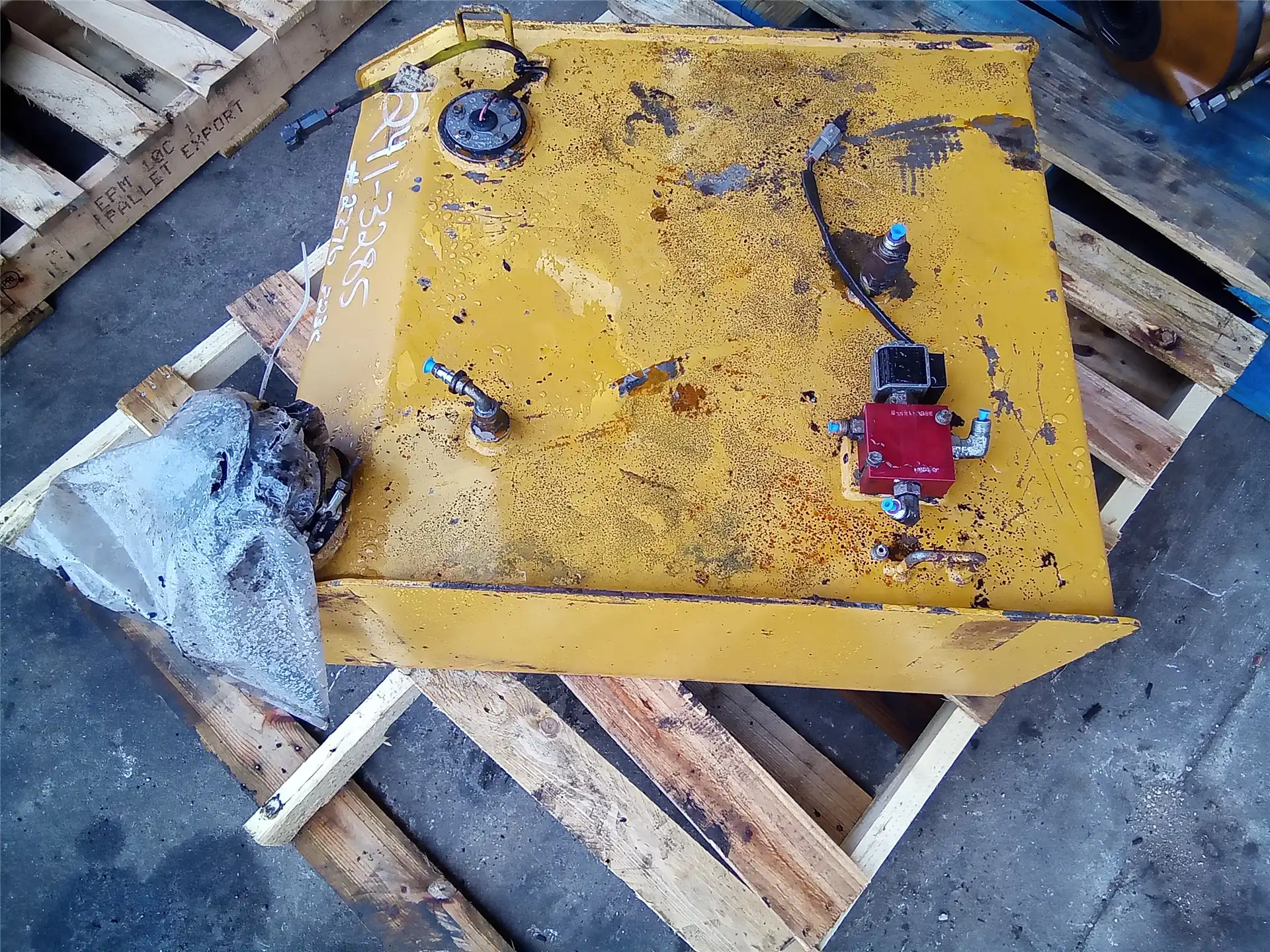 USED FUEL TANK image 2
