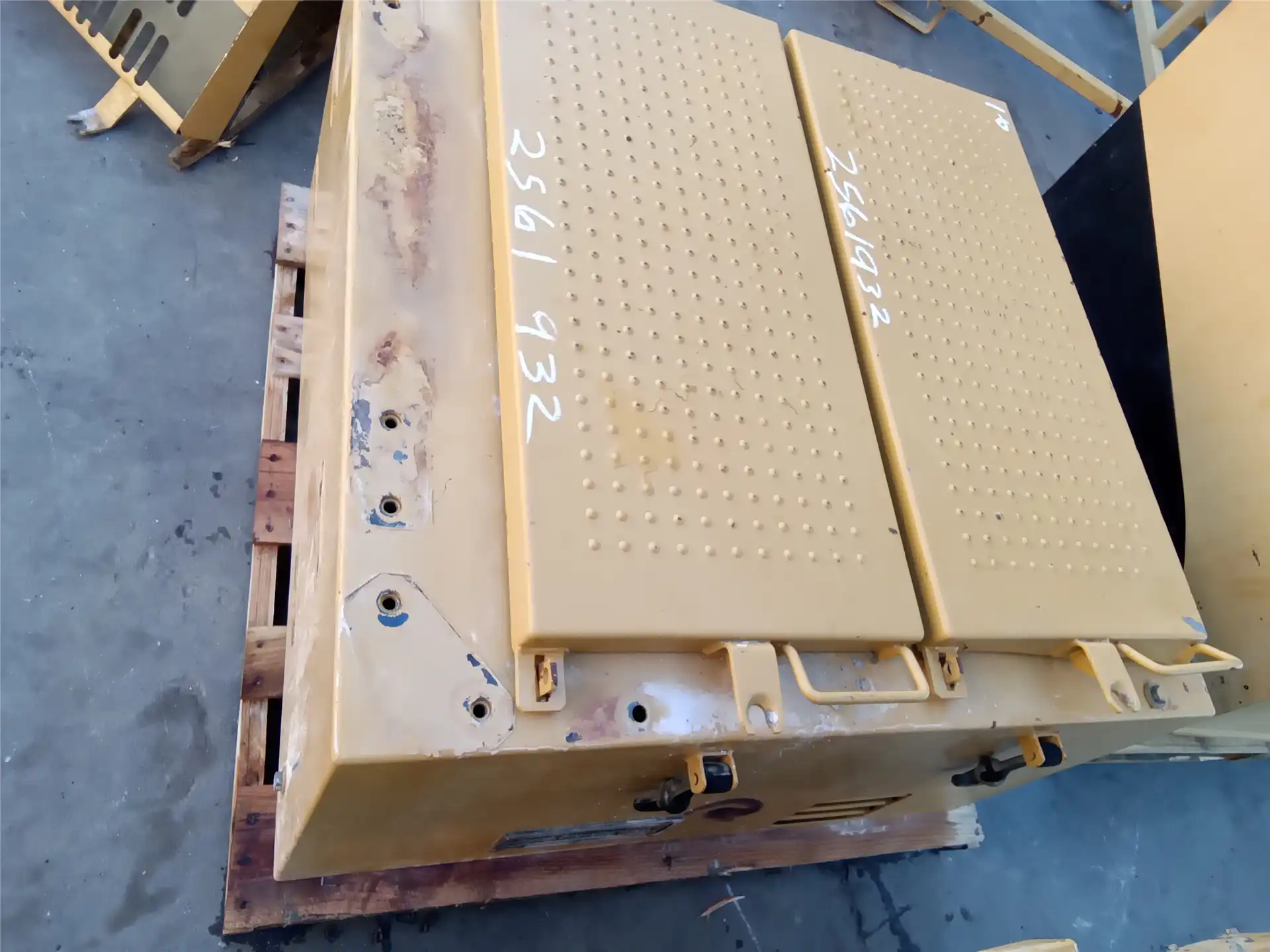 USED STORAGE BOX image 2