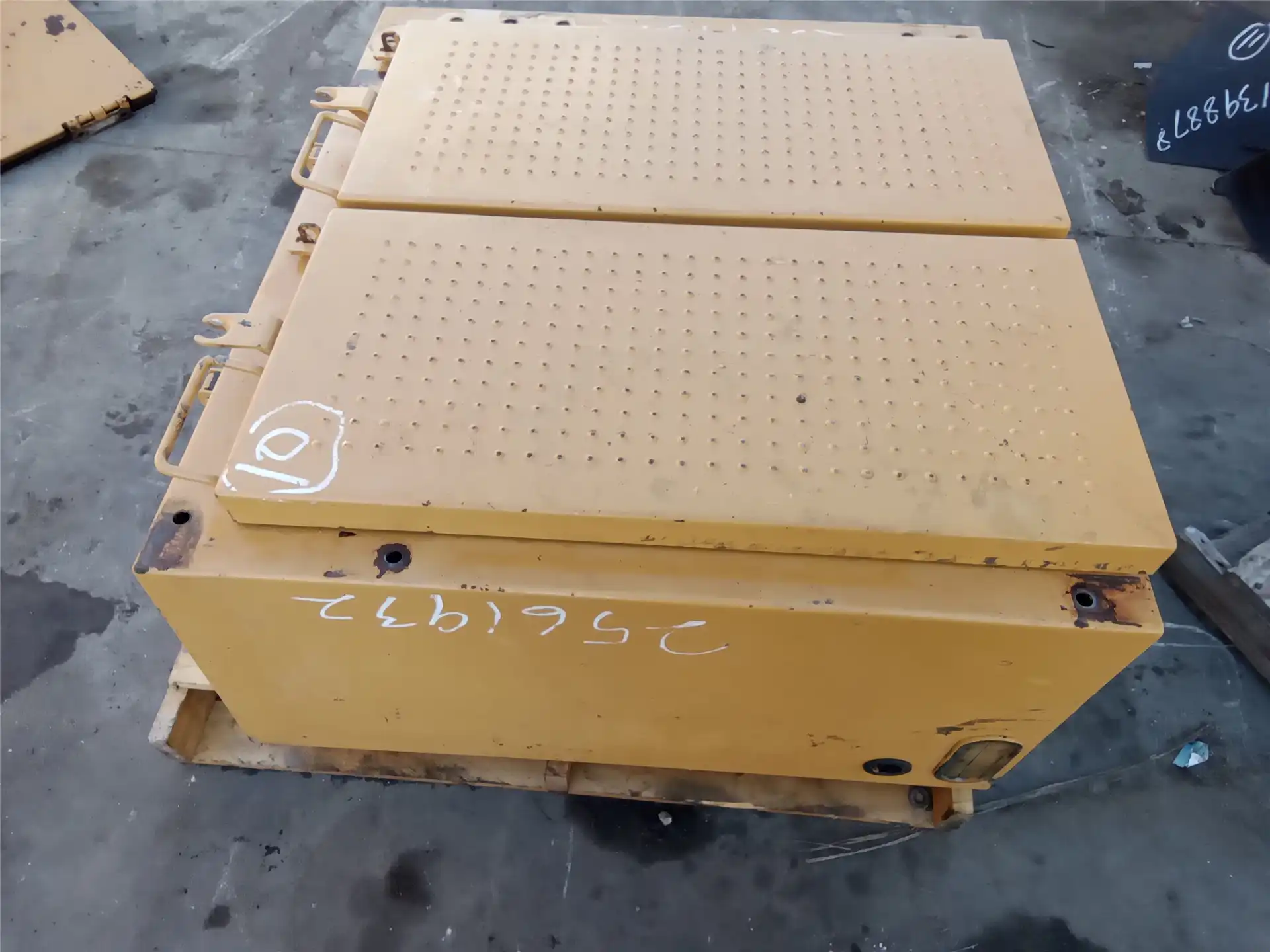 USED STORAGE BOX image 3