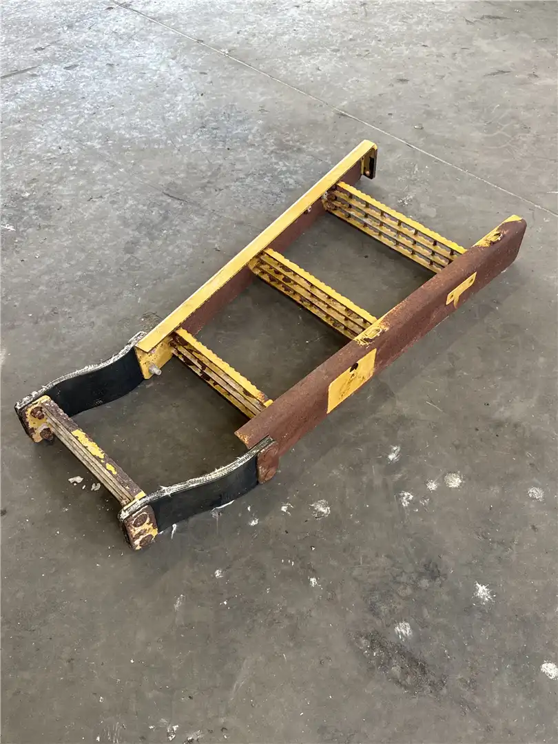 USED RH LADDER image 2