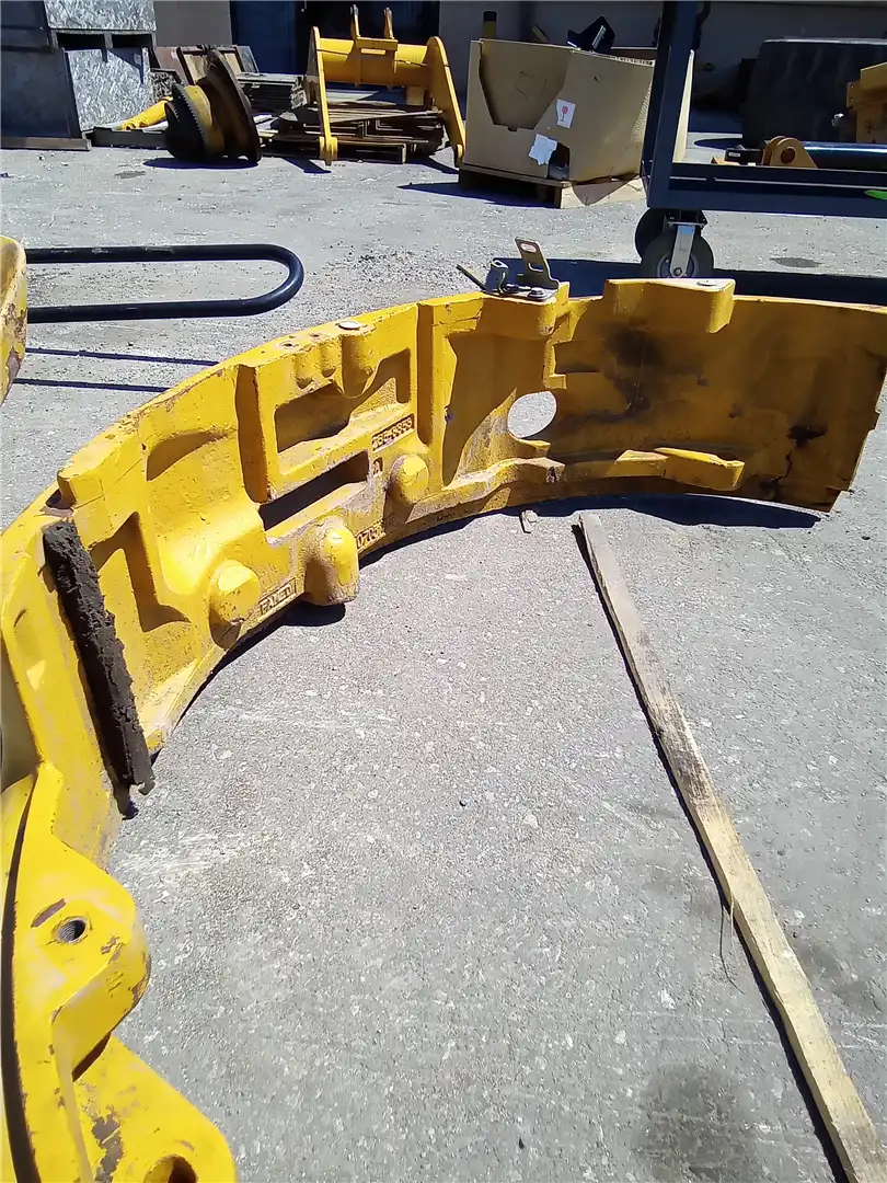 USED COUNTERWEIGHT image 3