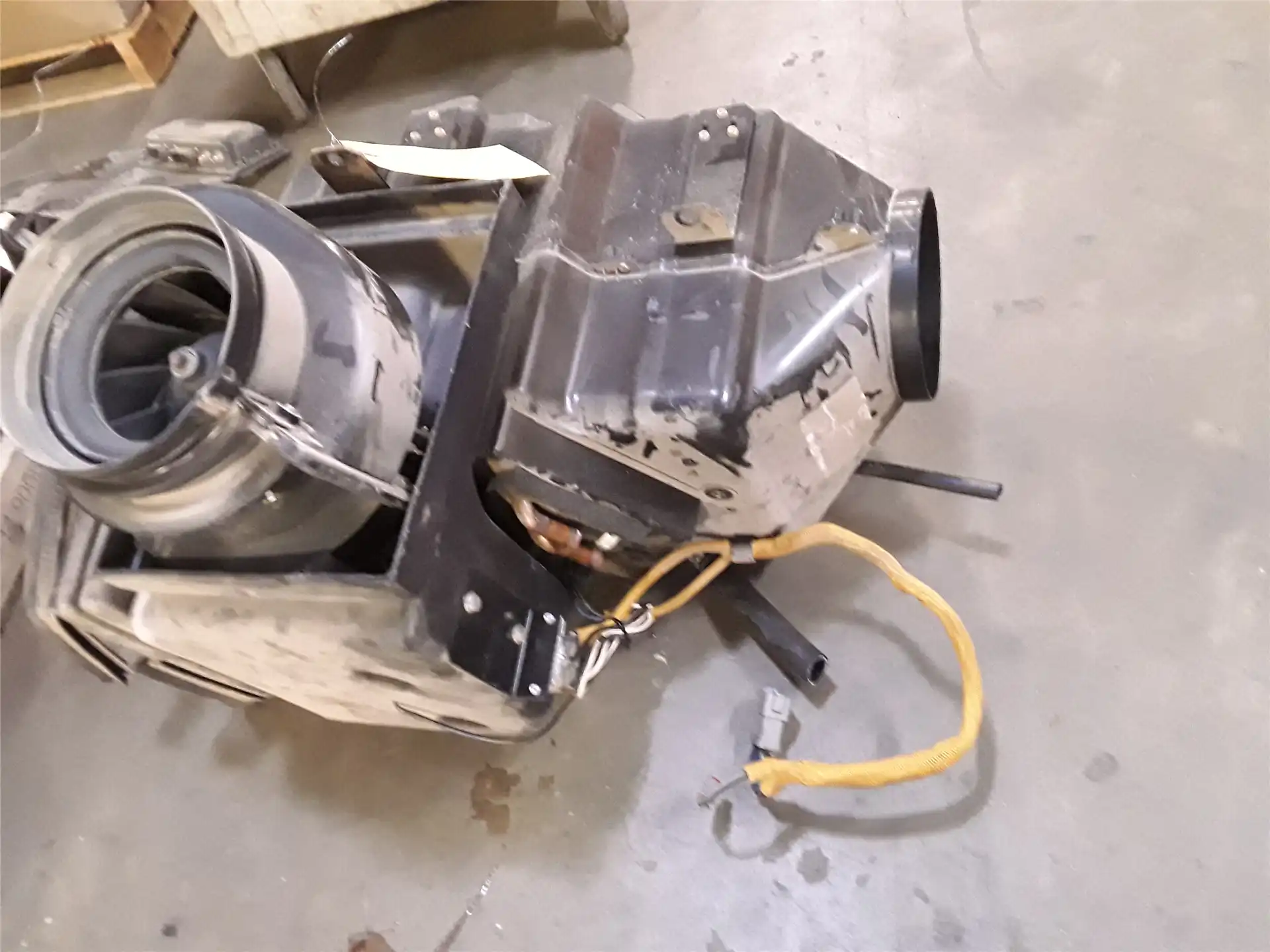 USED AIR CONDITION image 2