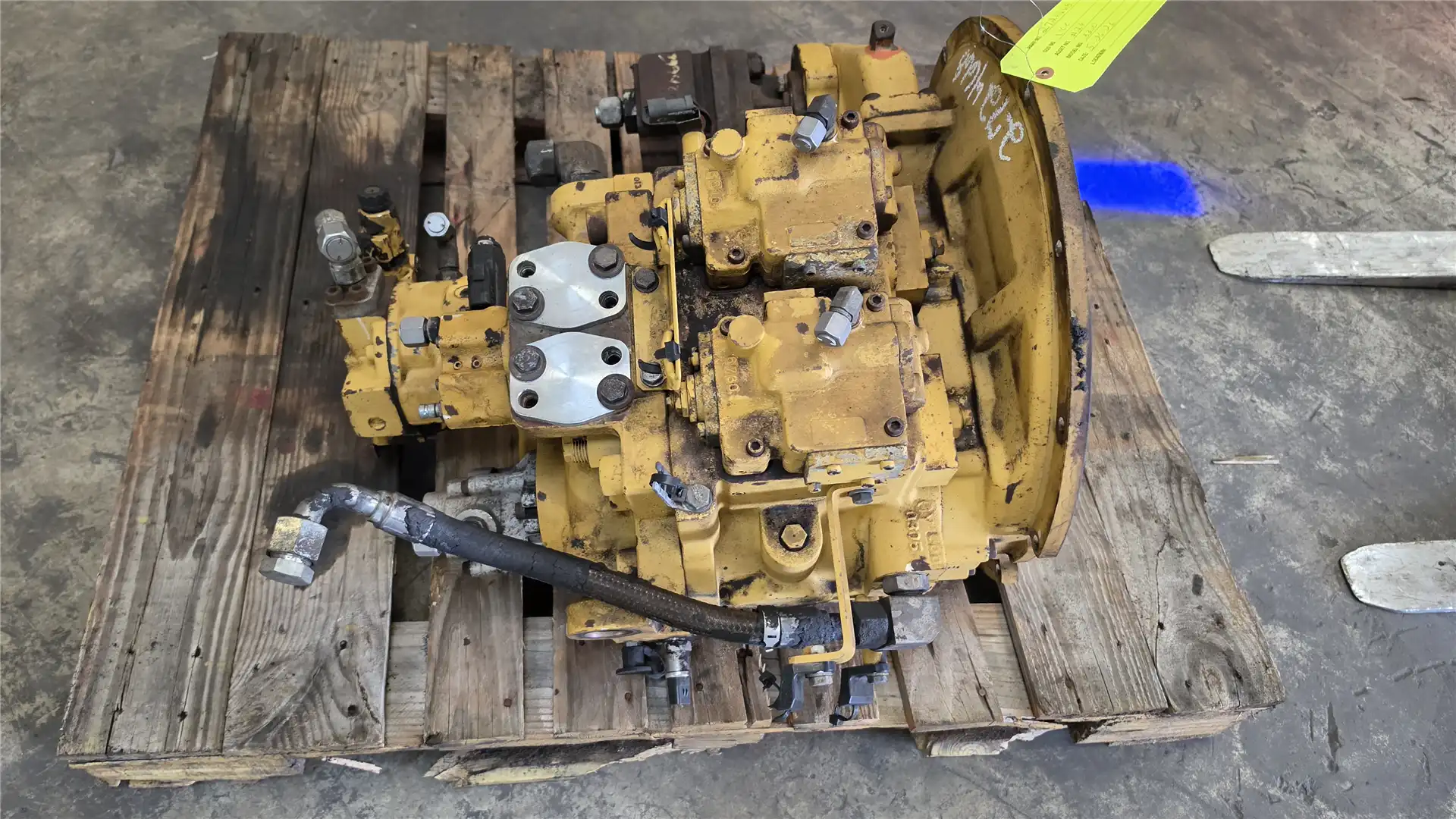 USED HYD PUMP image 2