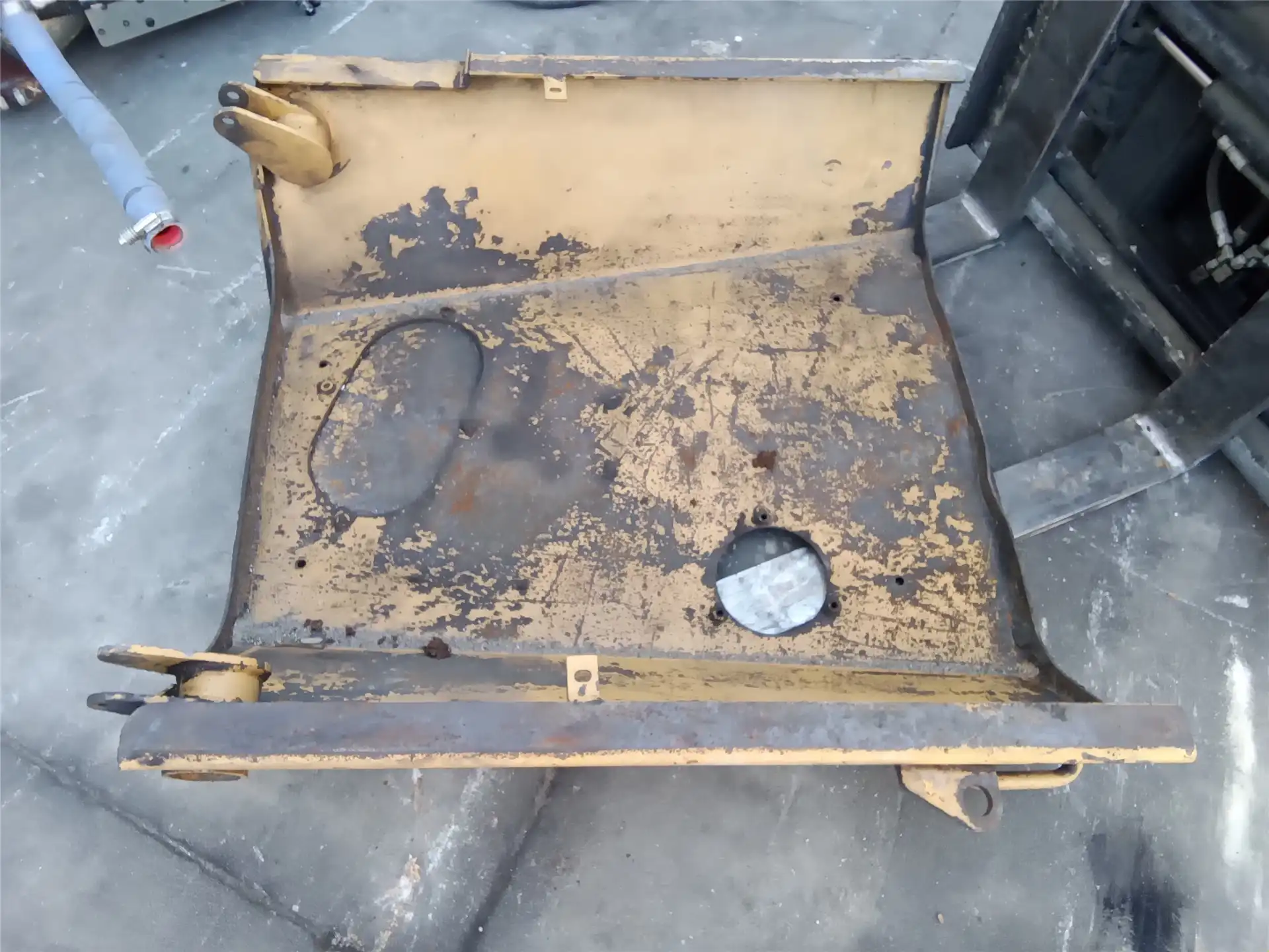 USED BELLY GAURD indicator image 1