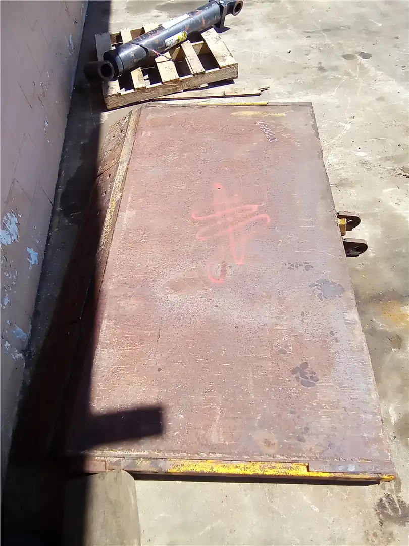 USED FLOOR image 3