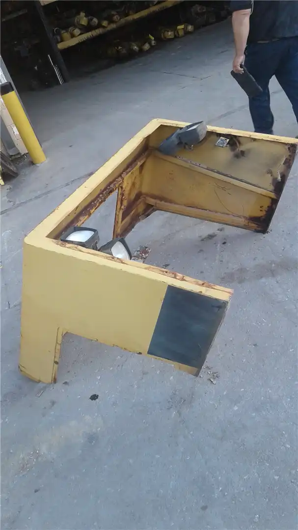 USED 615 HOOD AS image 2