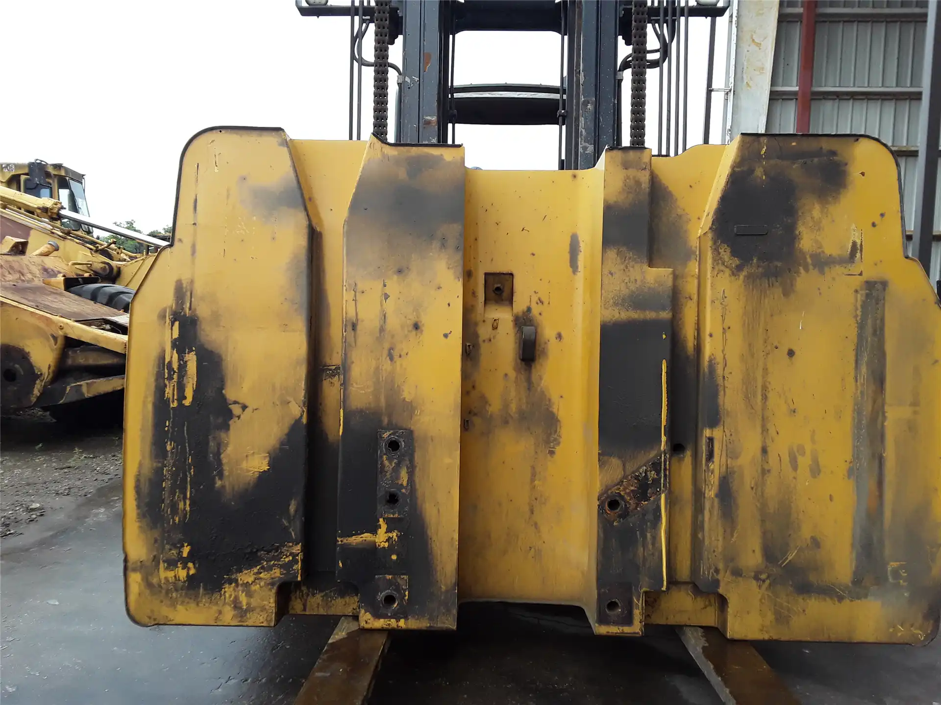 USED COUNTERWEIGHT image 3