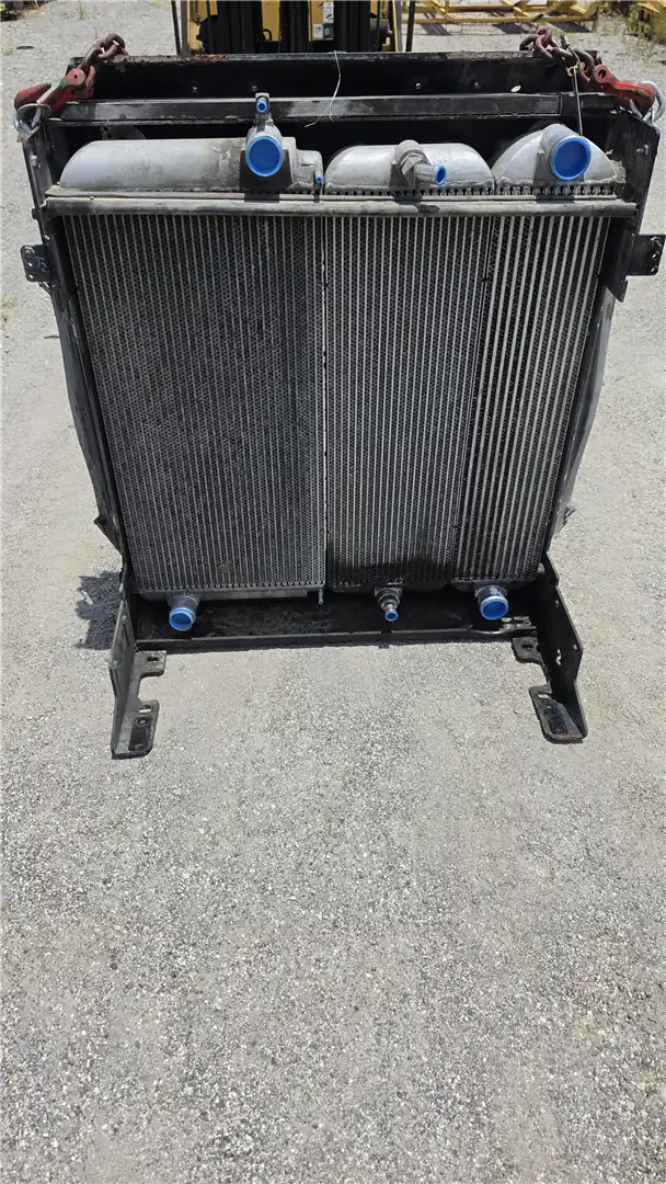 USED RADIATOR image 2
