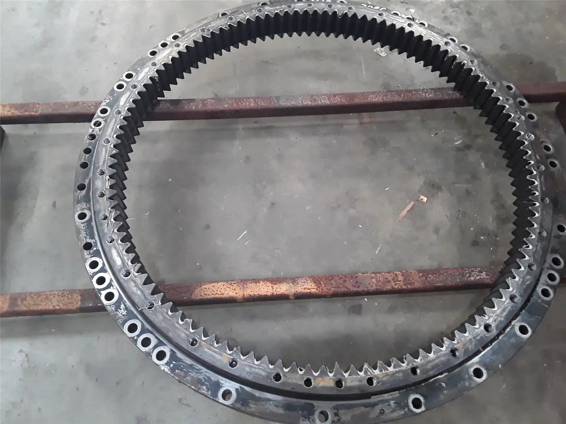 USED GEAR BEARING indicator image 1