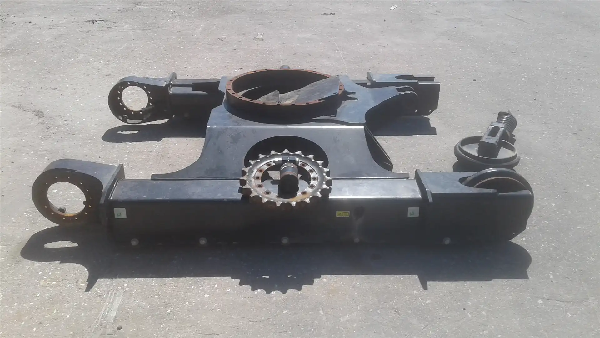 USED UNDERCARRIAGE image 2