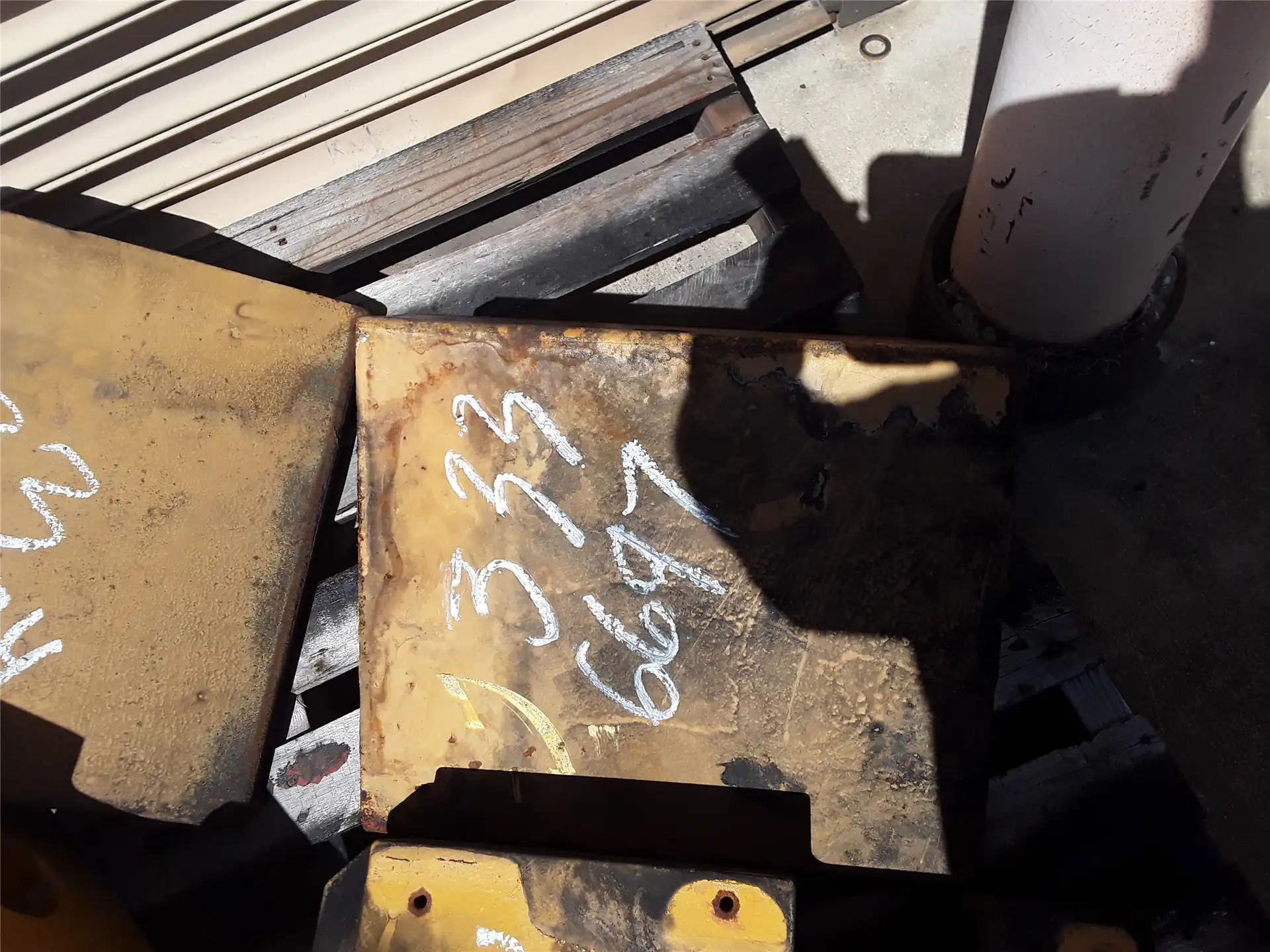 USED COUNTERWEIGHT indicator image 1