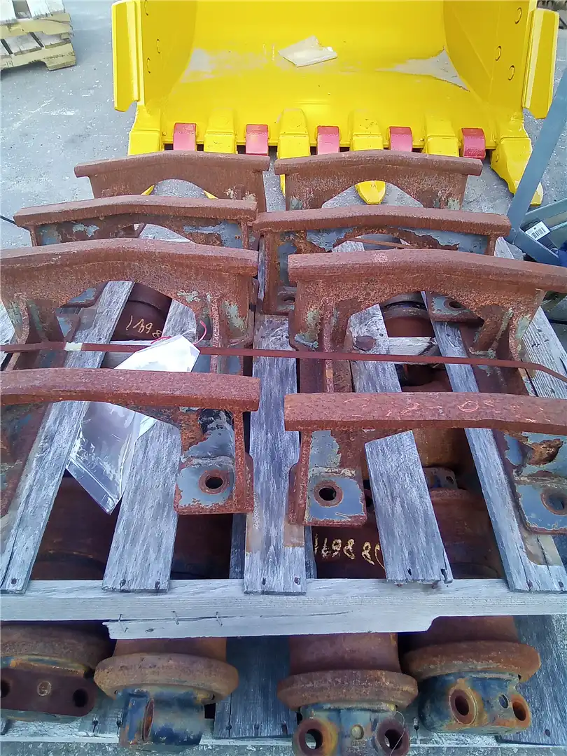 USED TRACK GUARD image 3