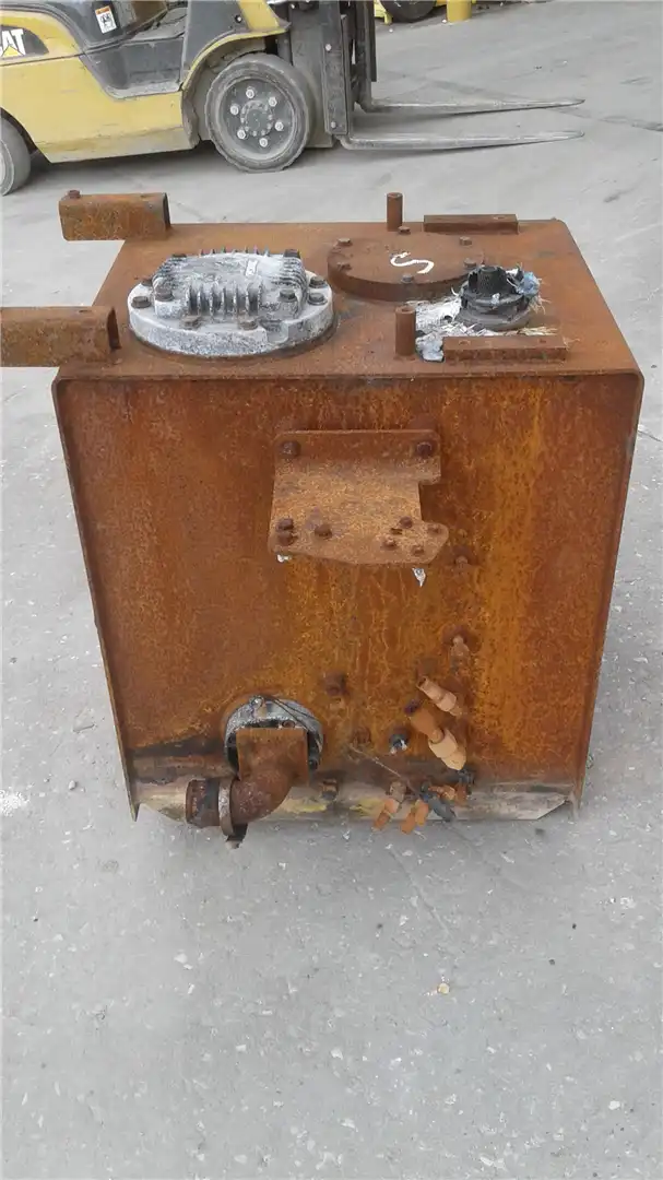 USED HYDROLIC TANK image 4