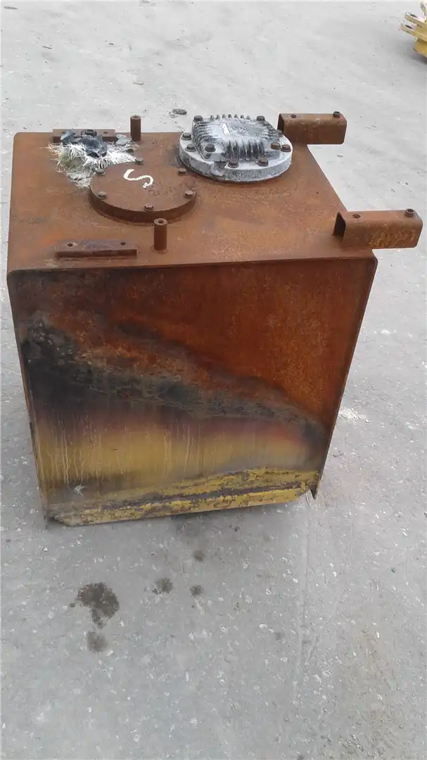 USED HYDROLIC TANK image 2