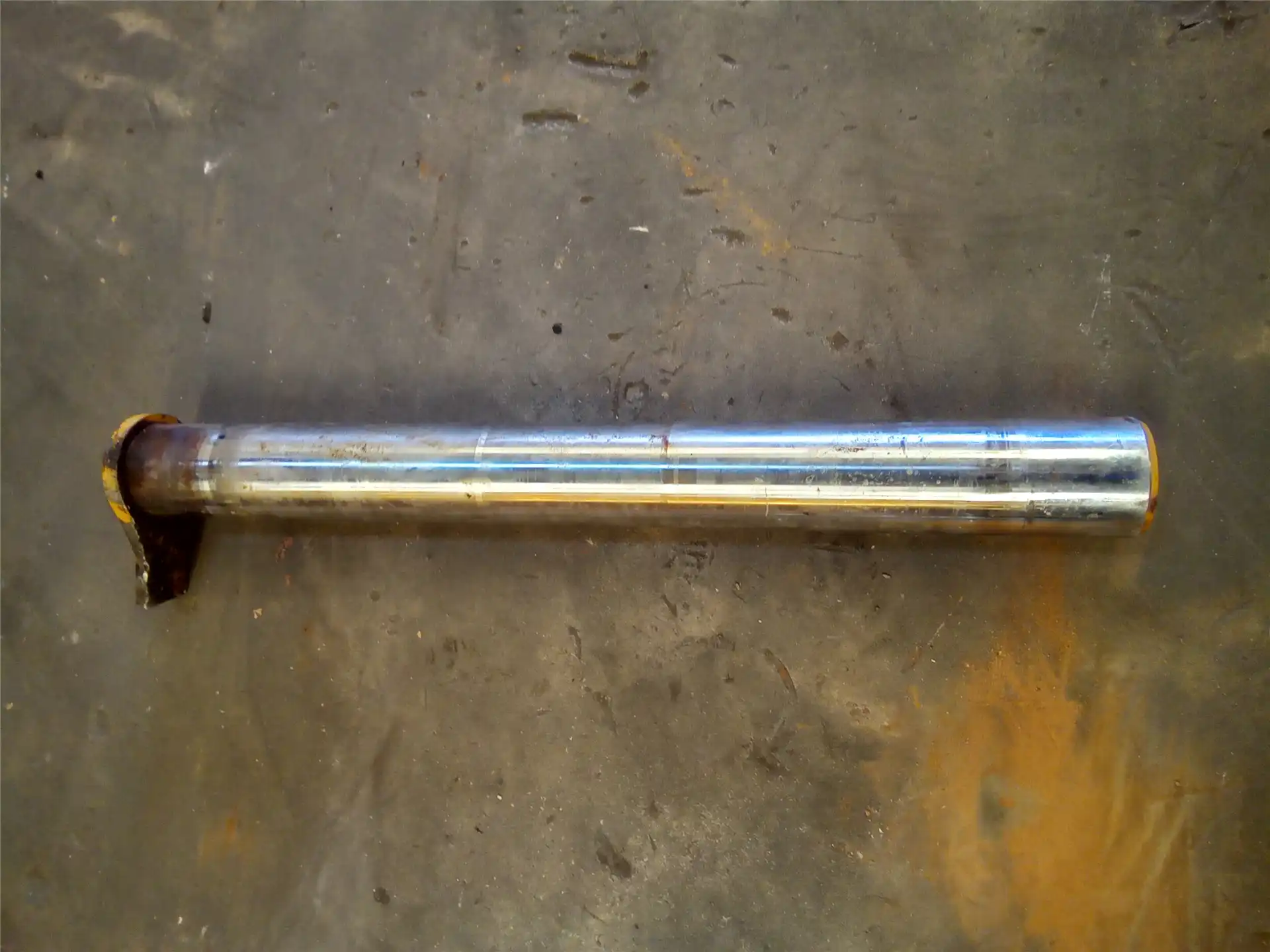 USED MAIN BOOM PIN image 4